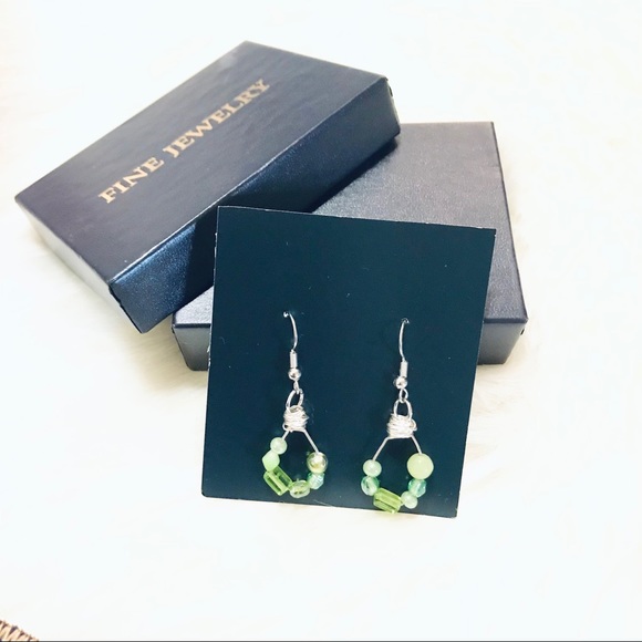 💚Silver Wrapped Peridot Beaded Tear Drop Earrings - Picture 3 of 8